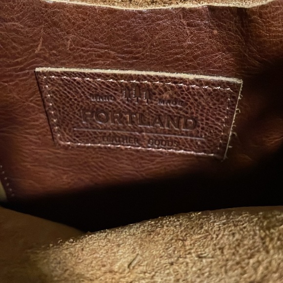 Portland leather crossbody tote - Picture 7 of 12